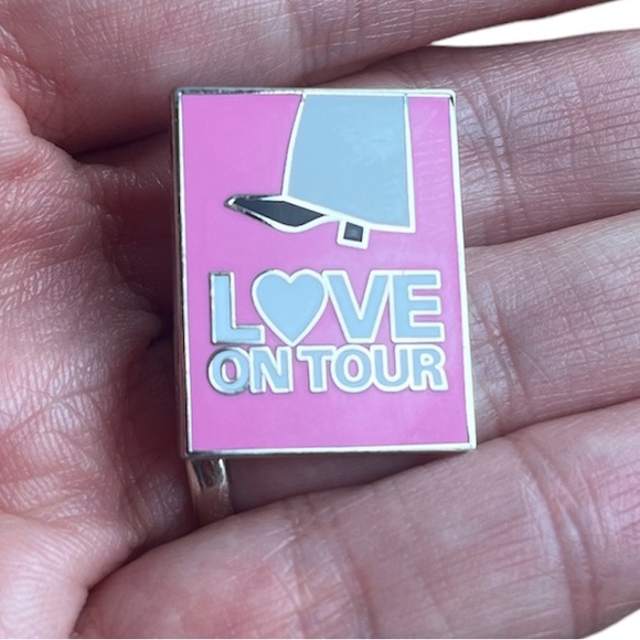 Harry Styles Love on Tour Silver Enamel Pin - Picture 2 of 3